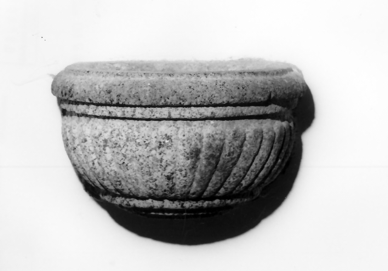 acquasantiera, opera isolata - bottega calabrese (inizio sec. XIX)