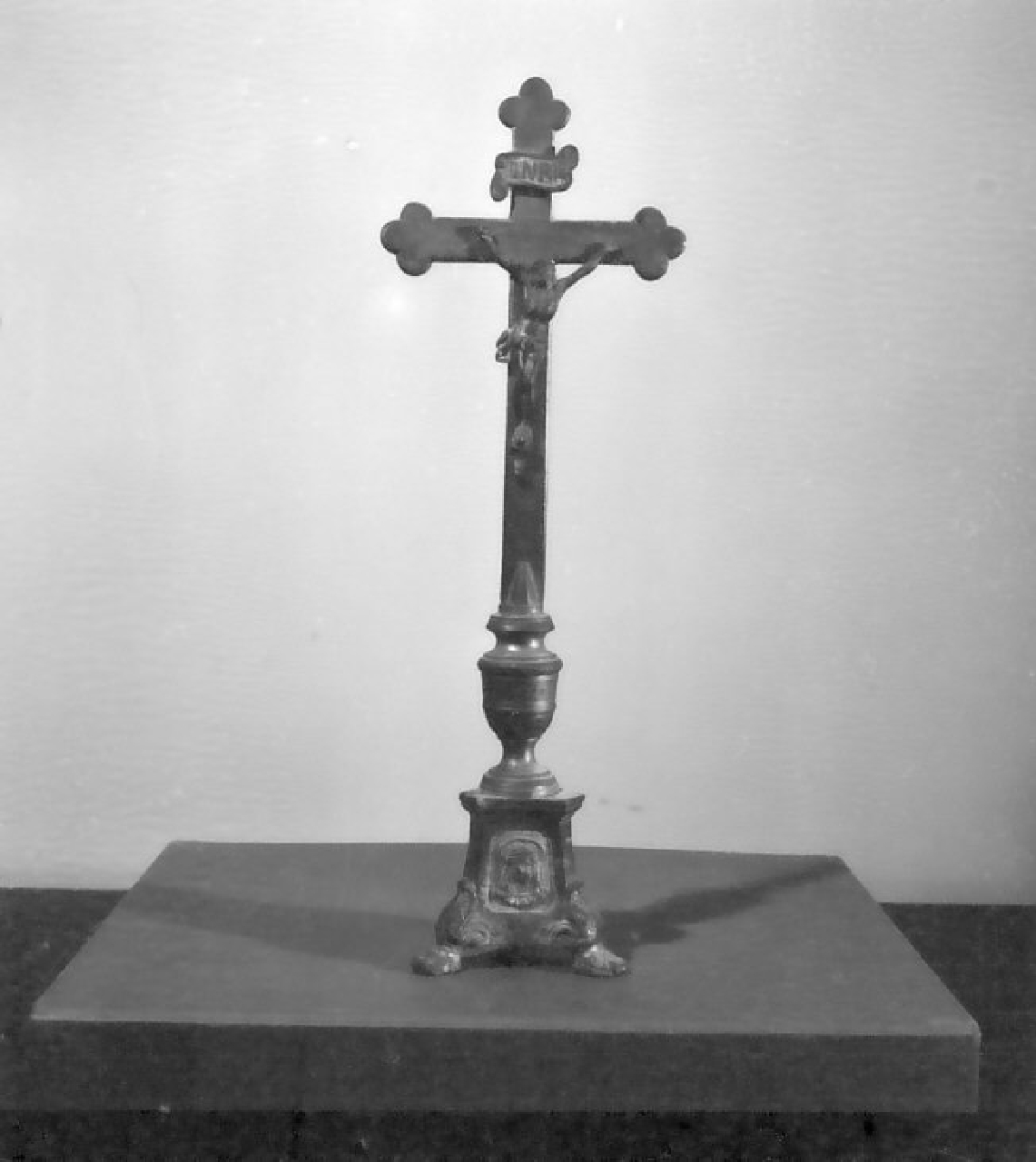 crocifisso, opera isolata - bottega Italia meridionale (sec. XIX)