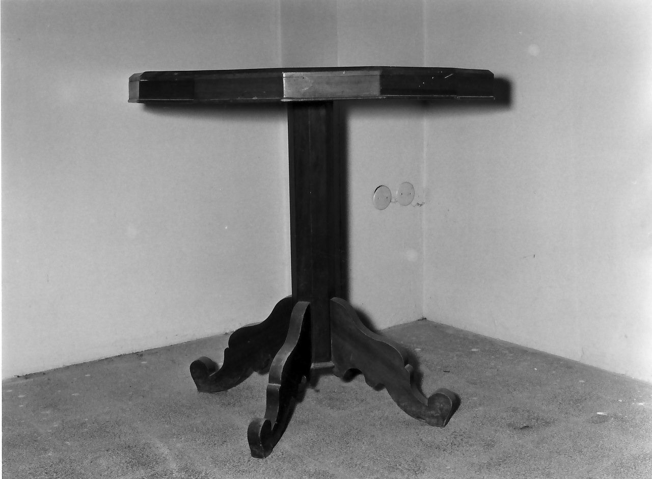 tavolo, opera isolata - bottega Italia meridionale (sec. XIX)