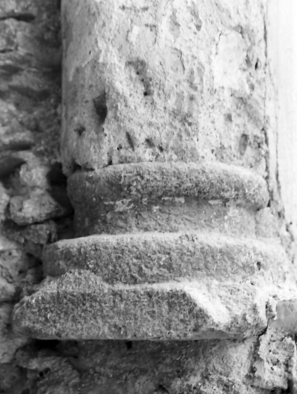 base di colonna, opera isolata - bottega calabrese (sec. XVII)