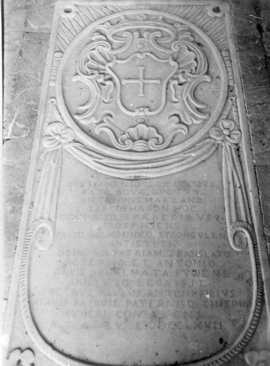 lastra tombale, opera isolata - bottega calabrese (sec. XVIII)