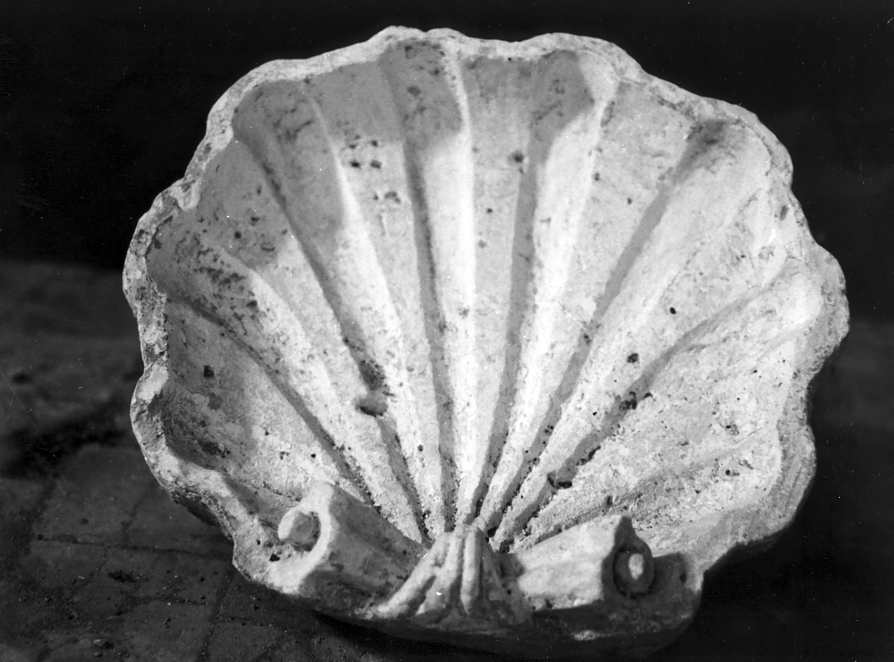 acquasantiera - a conchiglia, opera isolata - bottega calabrese (fine/inizio secc. XVIII/ XIX)