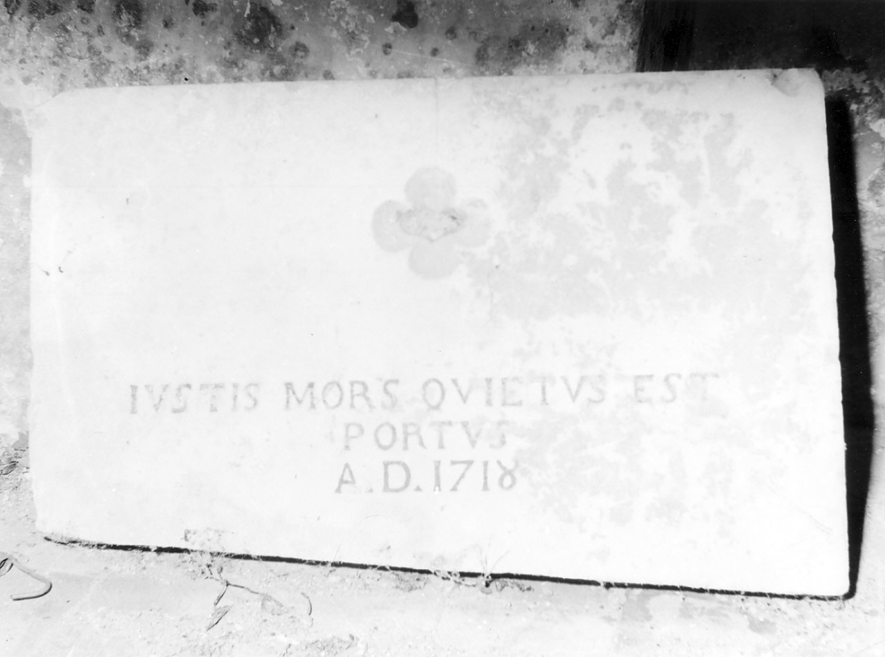 lastra tombale, opera isolata - bottega calabrese (sec. XVIII)