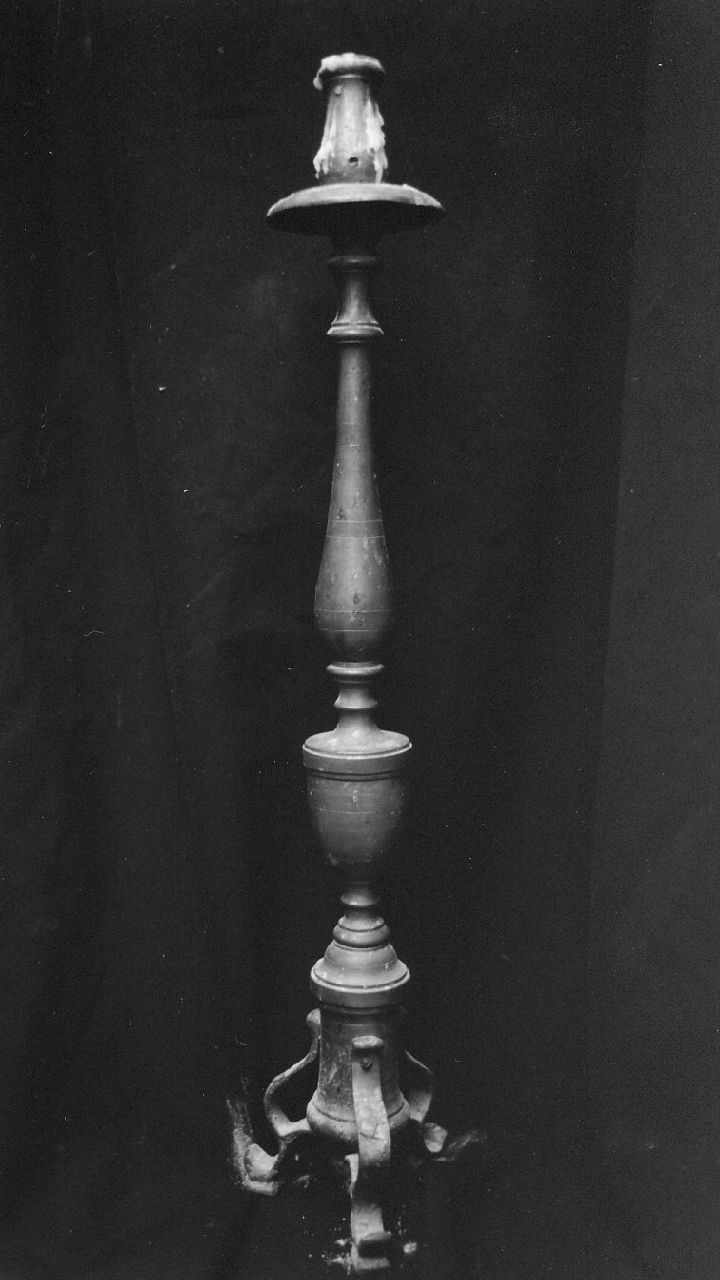 candelabro, serie - bottega Italia meridionale (inizio sec. XX)