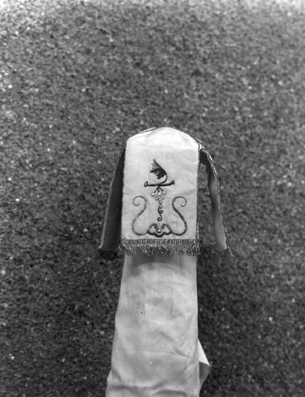 conopeo di pisside, opera isolata - manifattura calabrese (inizio sec. XX)