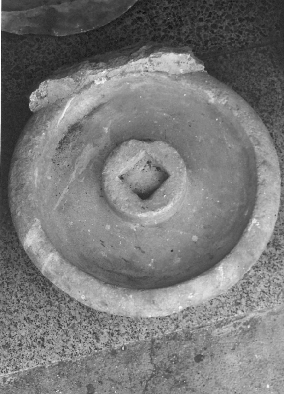 conca del fonte battesimale, frammento - bottega calabrese (sec. XIX)