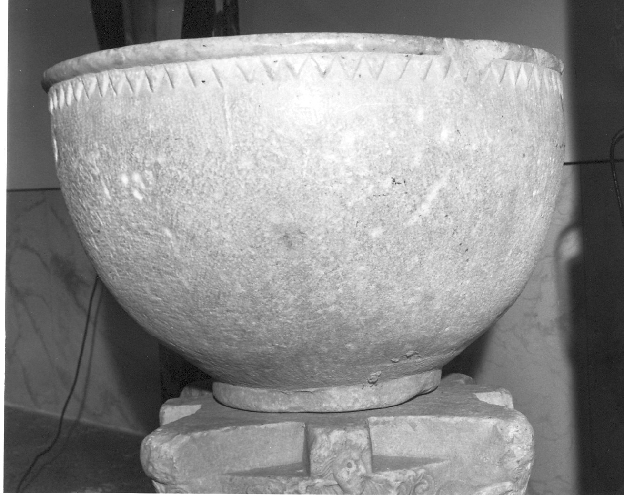 conca del fonte battesimale, frammento - bottega calabrese (fine/inizio secc. XI/ XII)