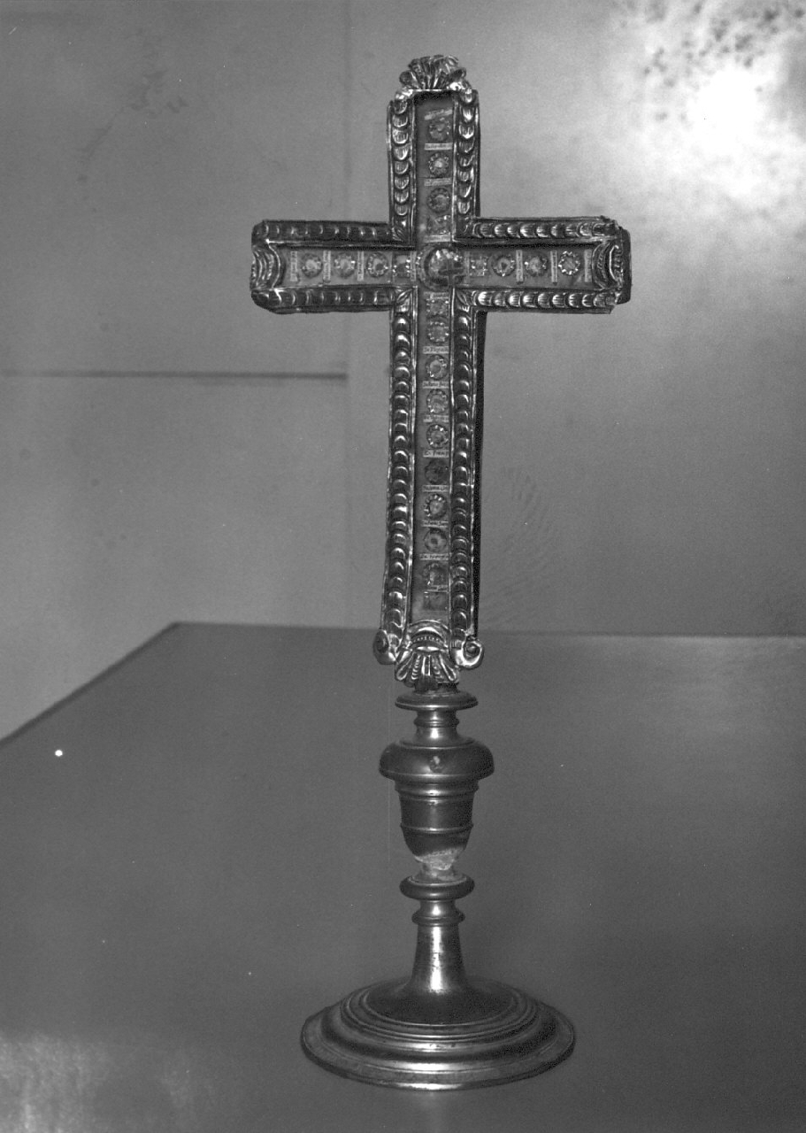 reliquiario - a croce, opera isolata - bottega Italia meridionale (fine/inizio secc. XVIII/ XIX)