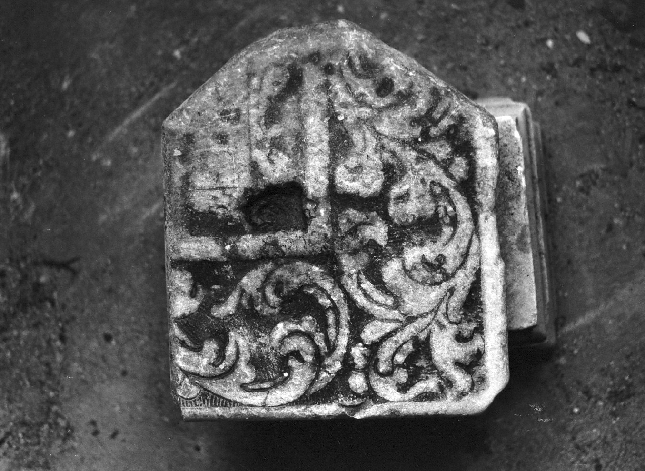 decorazione plastica, frammento - bottega Italia meridionale (sec. XVIII)