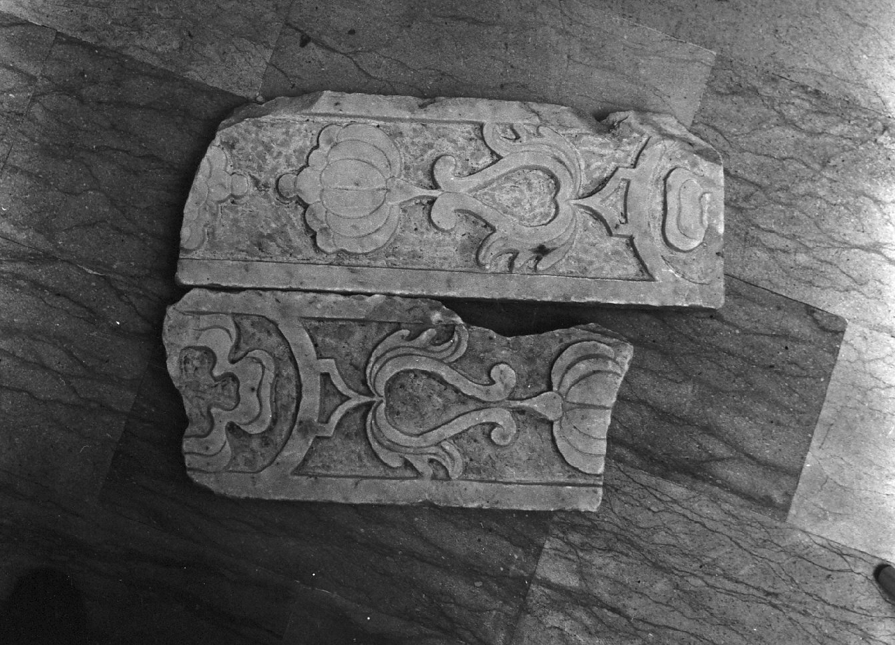 decorazione plastica, frammento - bottega Italia meridionale (sec. XVIII)