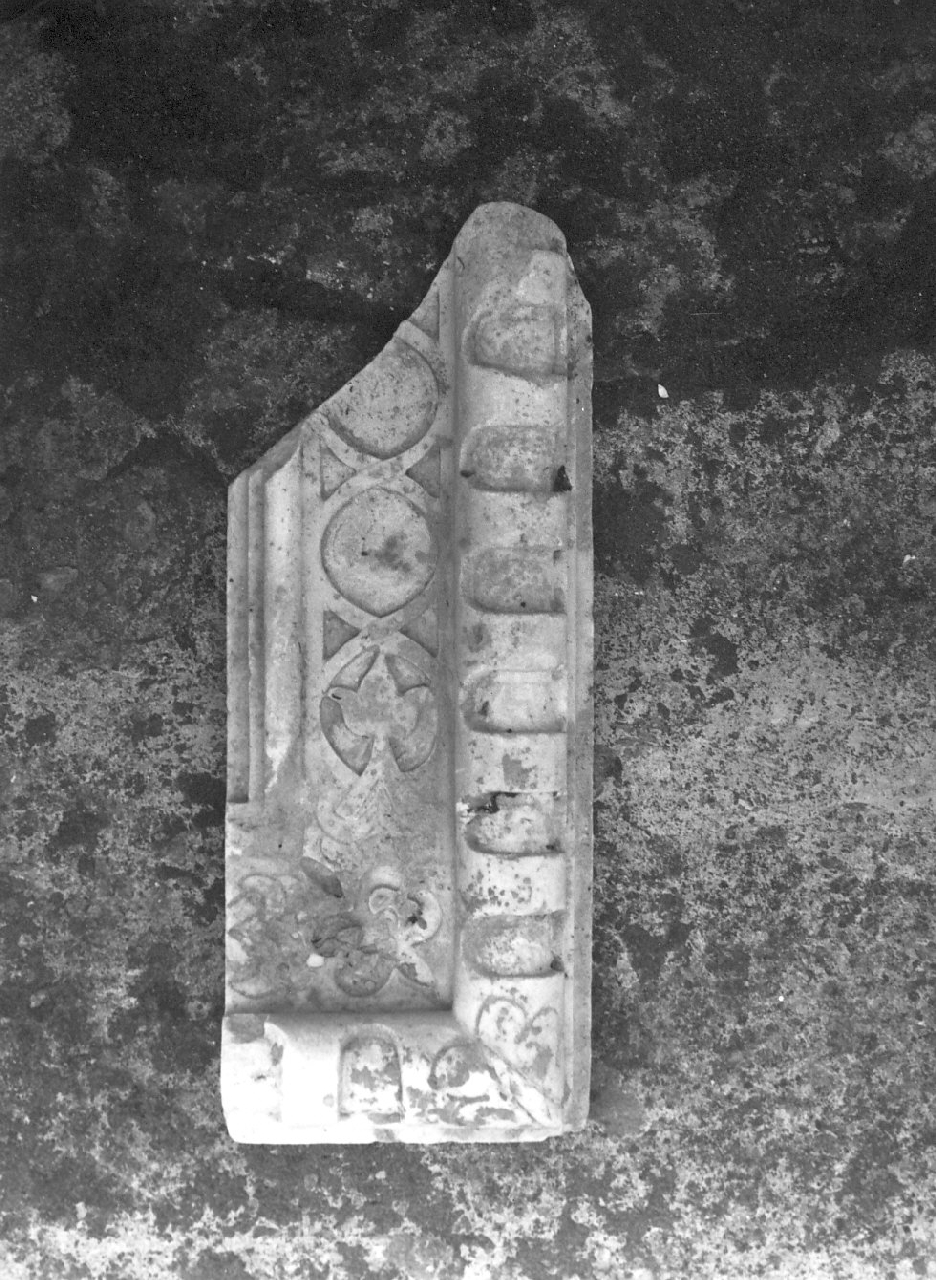 decorazione plastica, frammento - bottega Italia meridionale (fine/inizio secc. XVII/ XVIII)