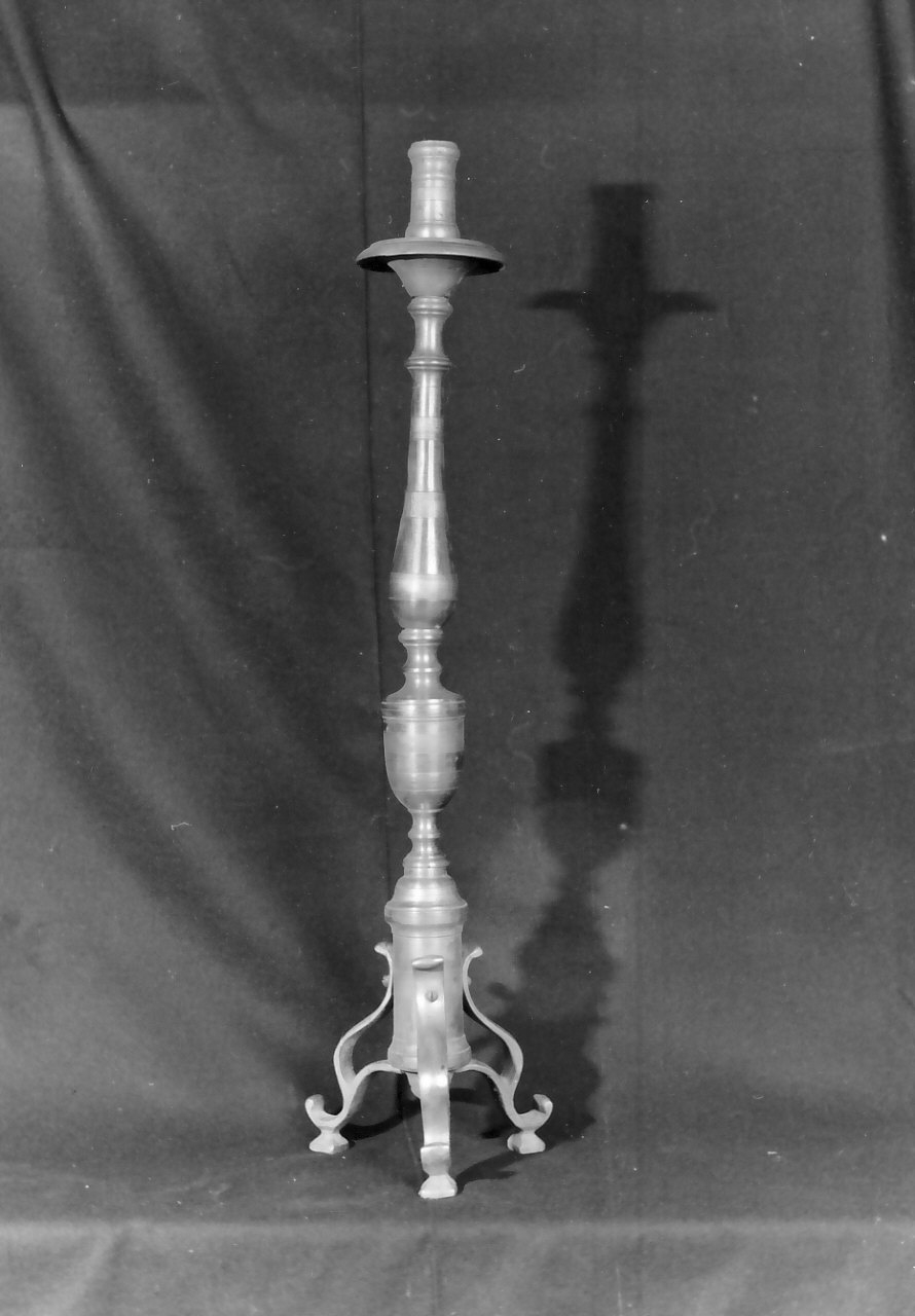 candeliere d'altare, serie - bottega Italia meridionale (sec. XIX)