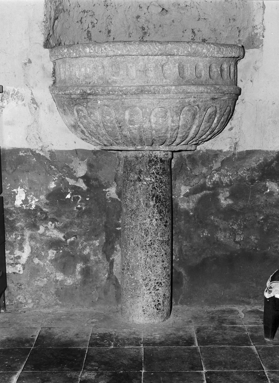 acquasantiera - a fusto, opera isolata - bottega calabrese (seconda metà sec. XIX)