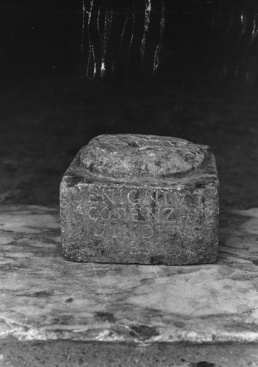 basamento, frammento - bottega calabrese (seconda metà sec. XIX)