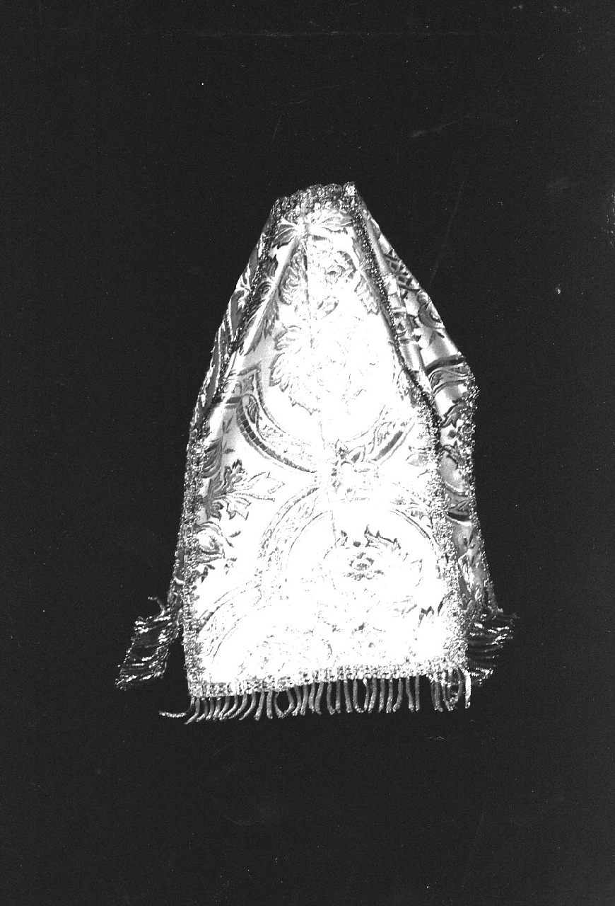 conopeo di pisside, opera isolata - manifattura calabrese (fine sec. XIX)