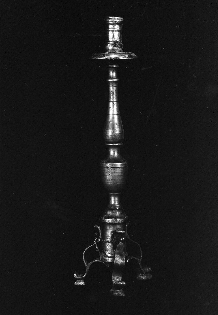 candelabro, serie - bottega Italia meridionale (inizio sec. XX)