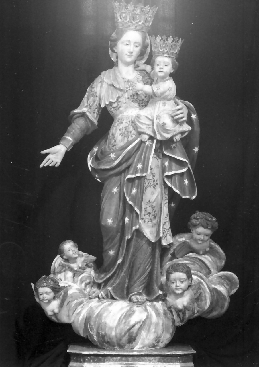 Madonna delle Grazie, Madonna con Bambino (statua, opera isolata) di Salerno Raffaele (sec. XIX)
