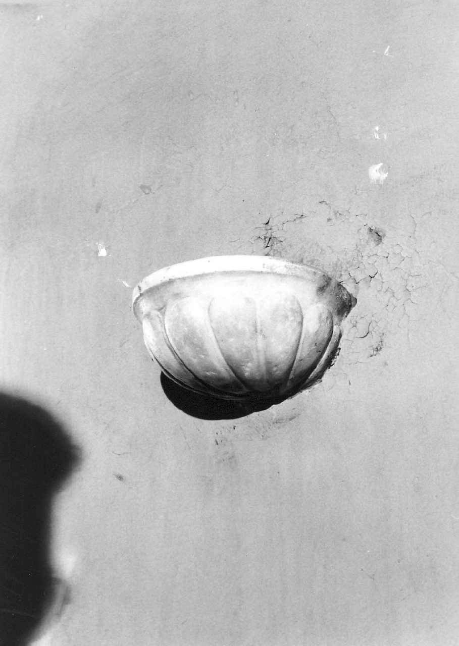 acquasantiera da parete, serie - bottega calabrese (fine sec. XIX)