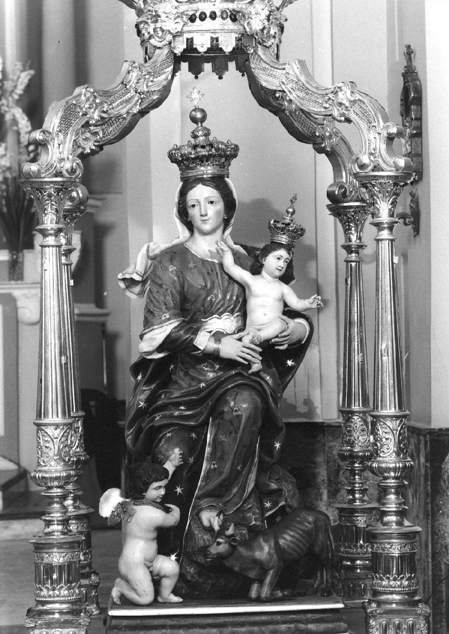 Madonna della Montagna, Madonna con Bambino (statua, opera isolata) di De Lorenzo Domenico (sec. XIX)