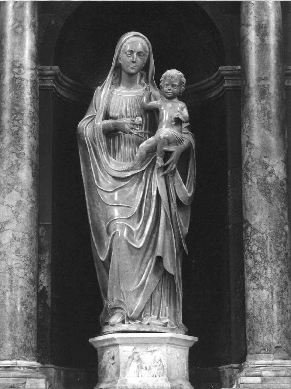 Madonna con Bambino (statua, opera isolata) - bottega toscana (sec. XVI)