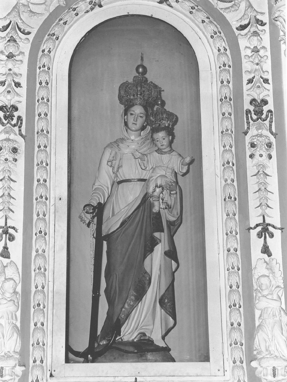 Madonna di Porto Salvo, Madonna con Bambino (statua, opera isolata) di Malecore Giuseppe (inizio sec. XX)