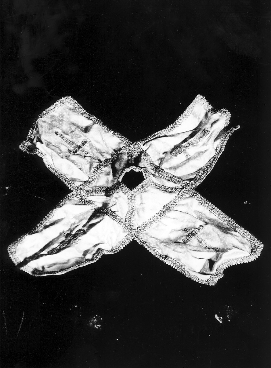 conopeo di pisside, opera isolata - manifattura calabrese (sec. XIX)