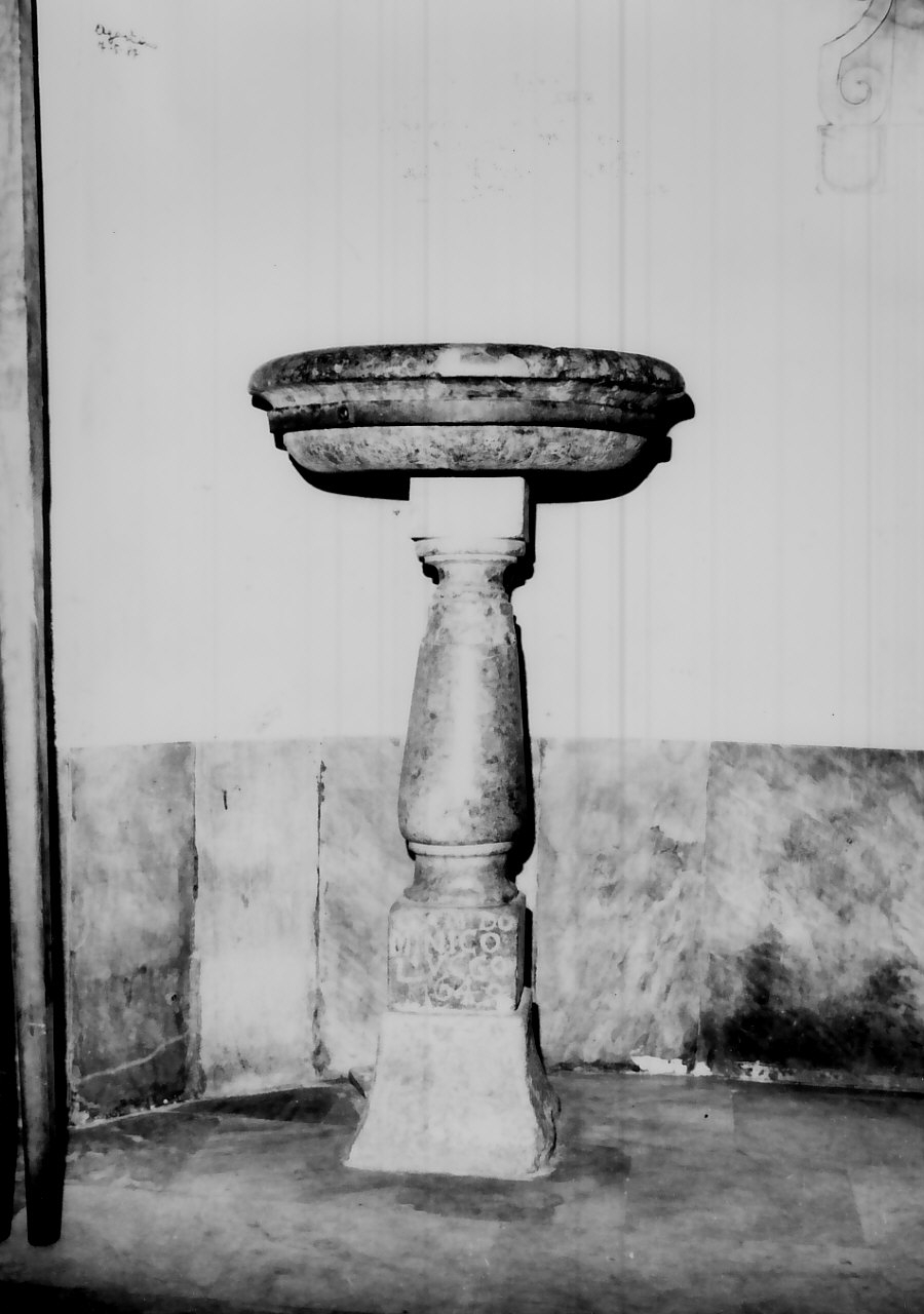 acquasantiera - a fusto, opera isolata - bottega calabrese (sec. XVII)