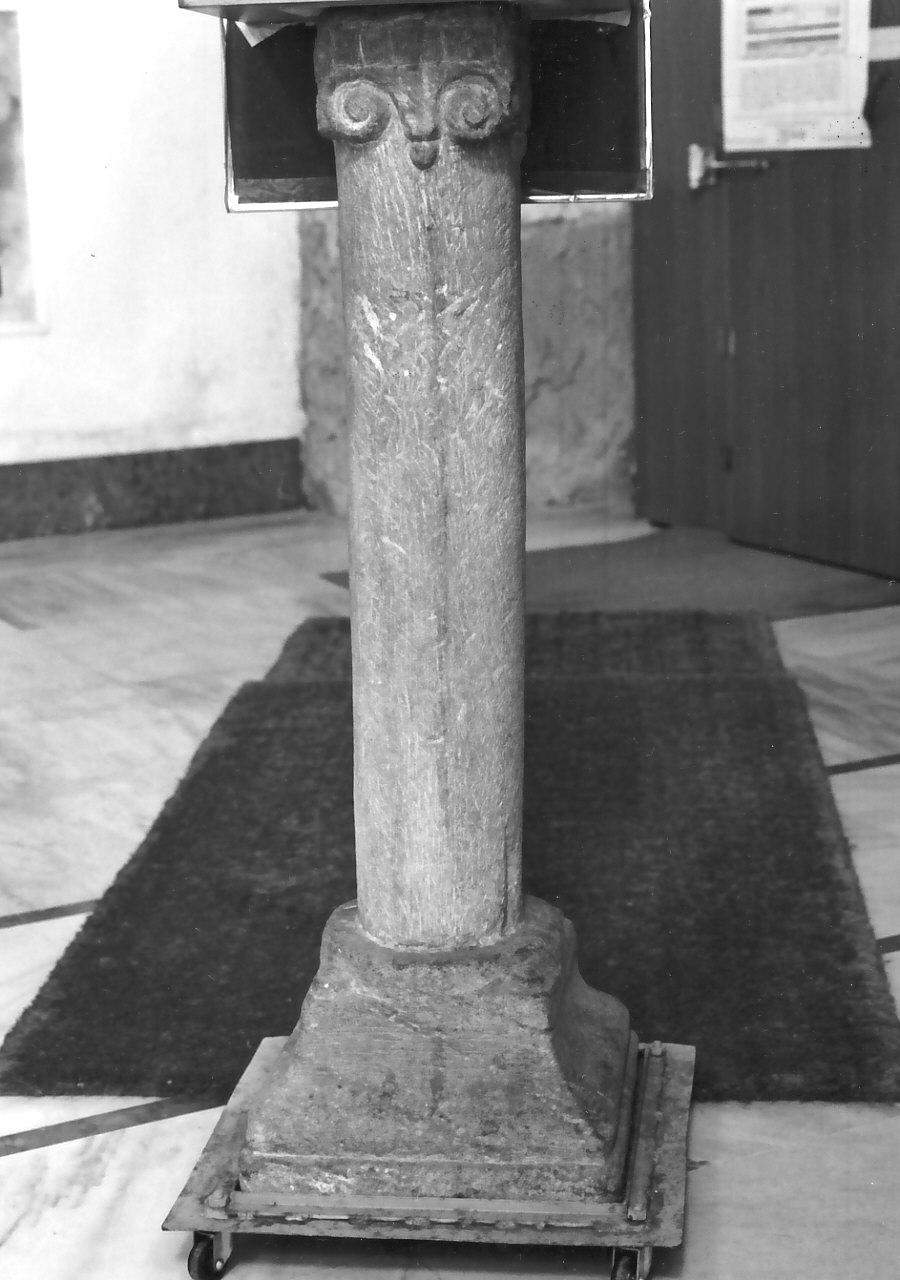 base per il cero pasquale, opera isolata - bottega calabrese (fine/inizio secc. X/ XI)