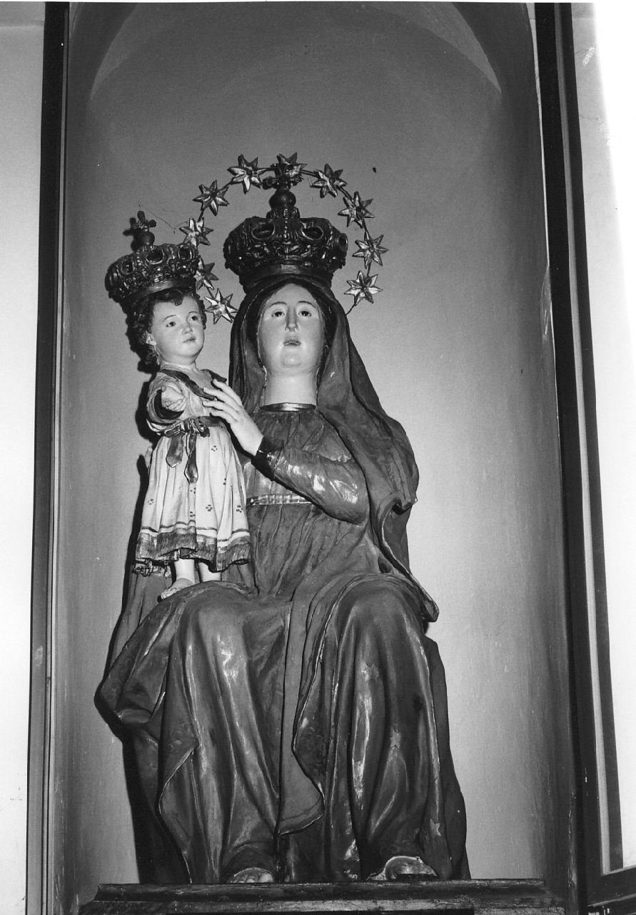 Madonna della Consolazione, Madonna con Bambino (gruppo scultoreo, opera isolata) - bottega Italia meridionale (sec. XIX)