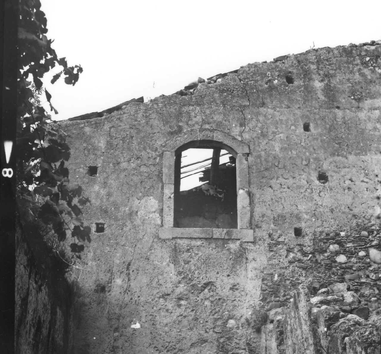 finestra, opera isolata - bottega calabrese (sec. XVII)