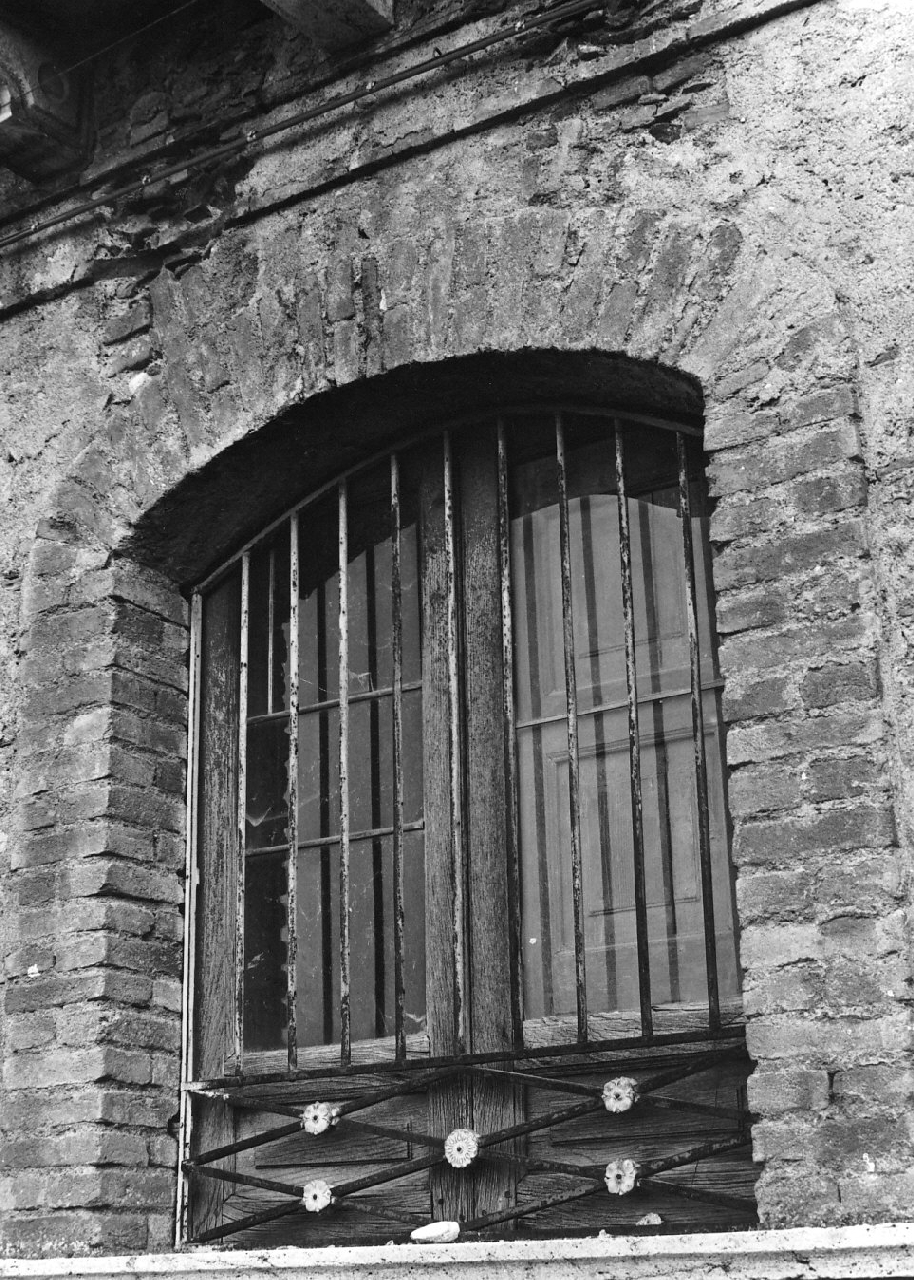 finestra, opera isolata - bottega calabrese (fine sec. XIX)