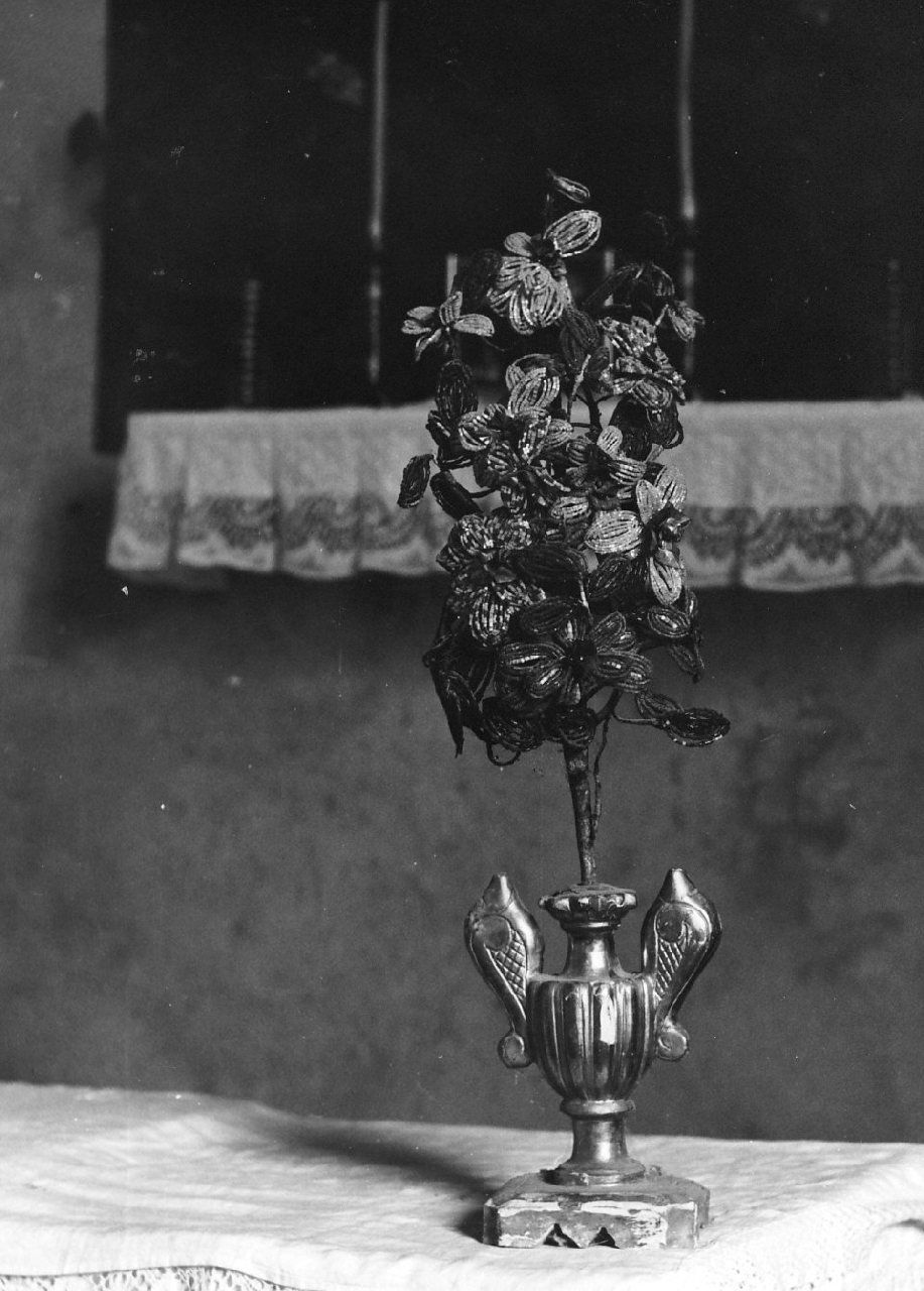 vaso d'altare con composizione floreale, opera isolata - bottega calabrese (sec. XIX)