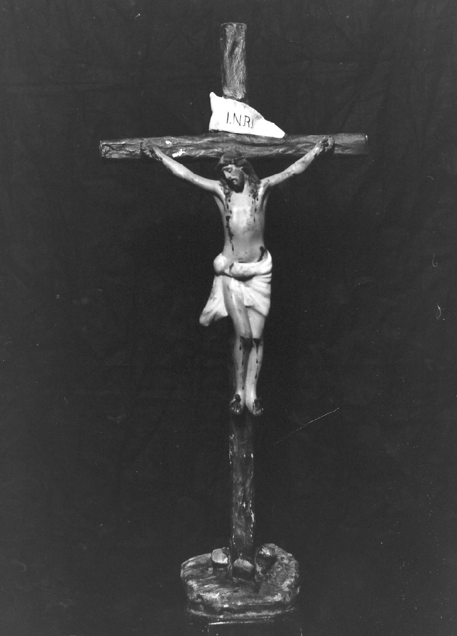 crocifisso, opera isolata di Judtin M (fine/inizio secc. XIX/ XX)