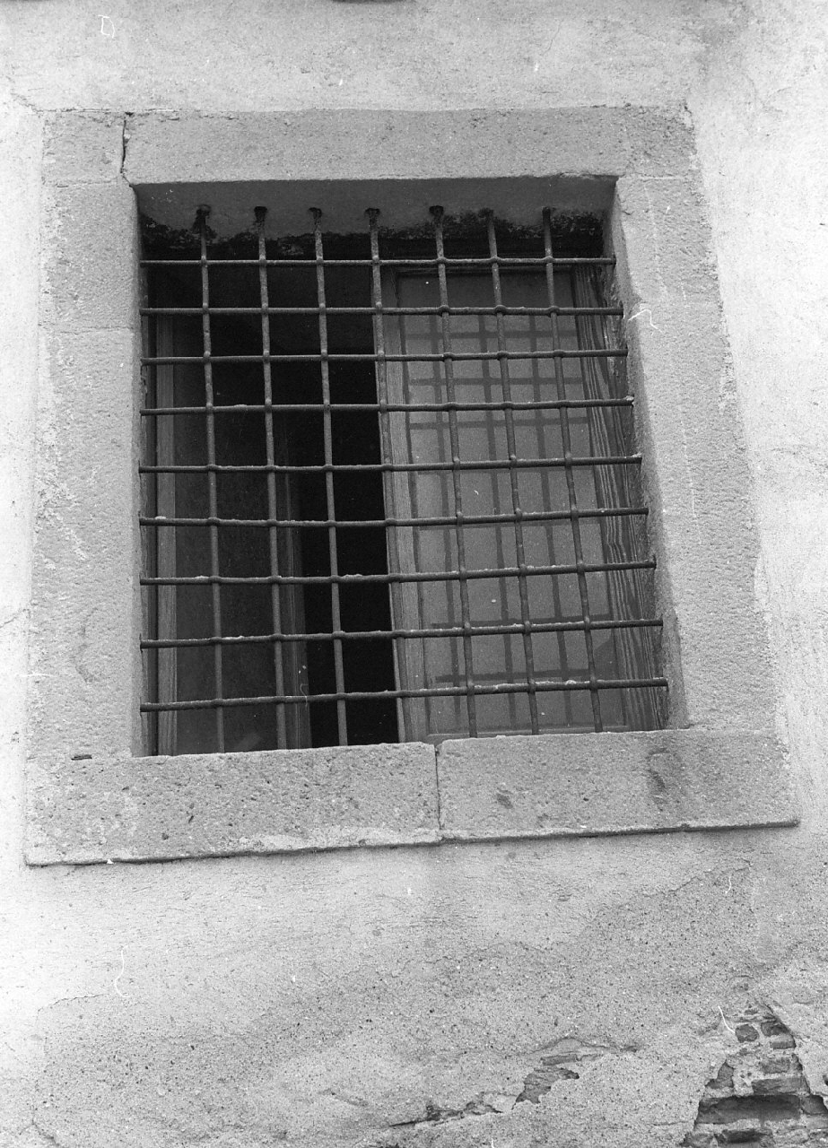 finestra, opera isolata - bottega calabrese (sec. XVII)