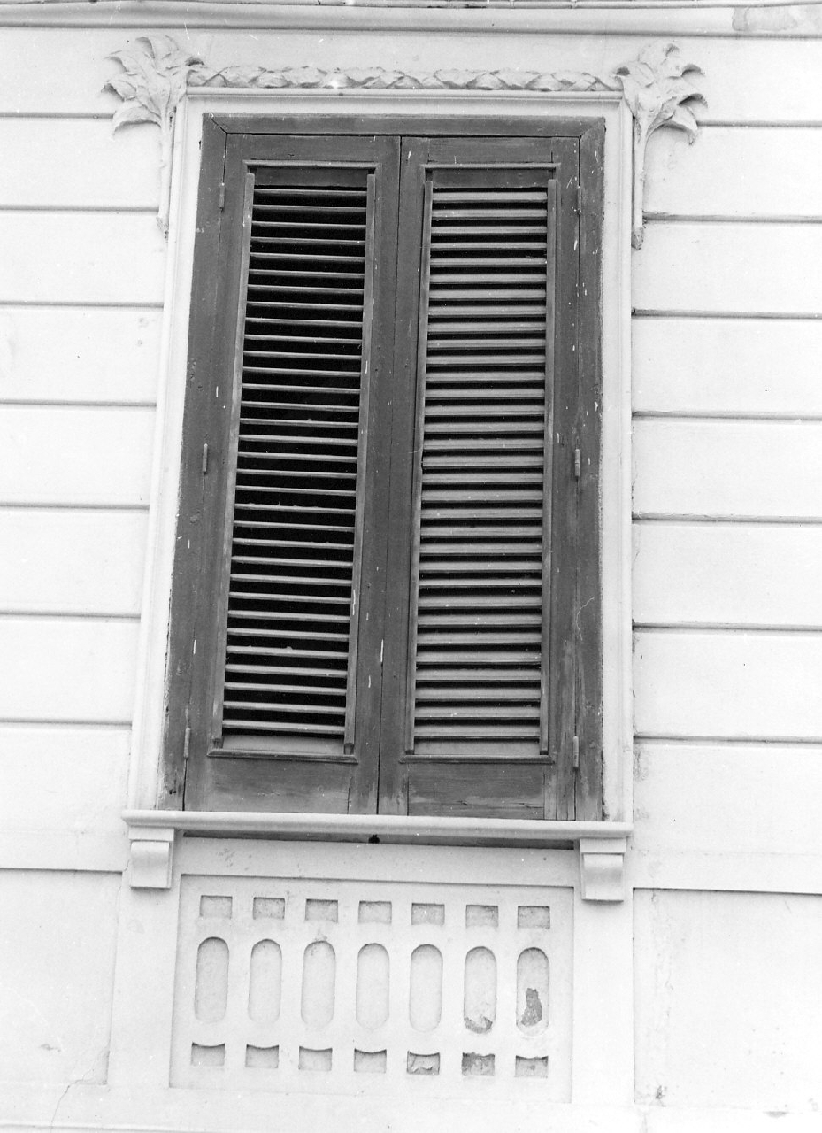 finestra, opera isolata - bottega calabrese (primo quarto sec. XX)