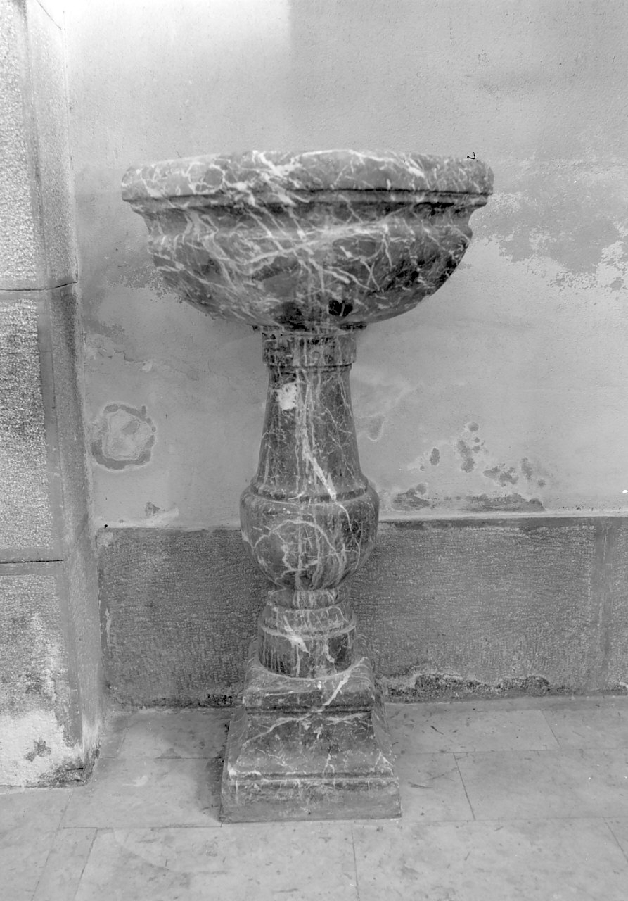 acquasantiera - a fusto, opera isolata - bottega Italia meridionale (sec. XIX)