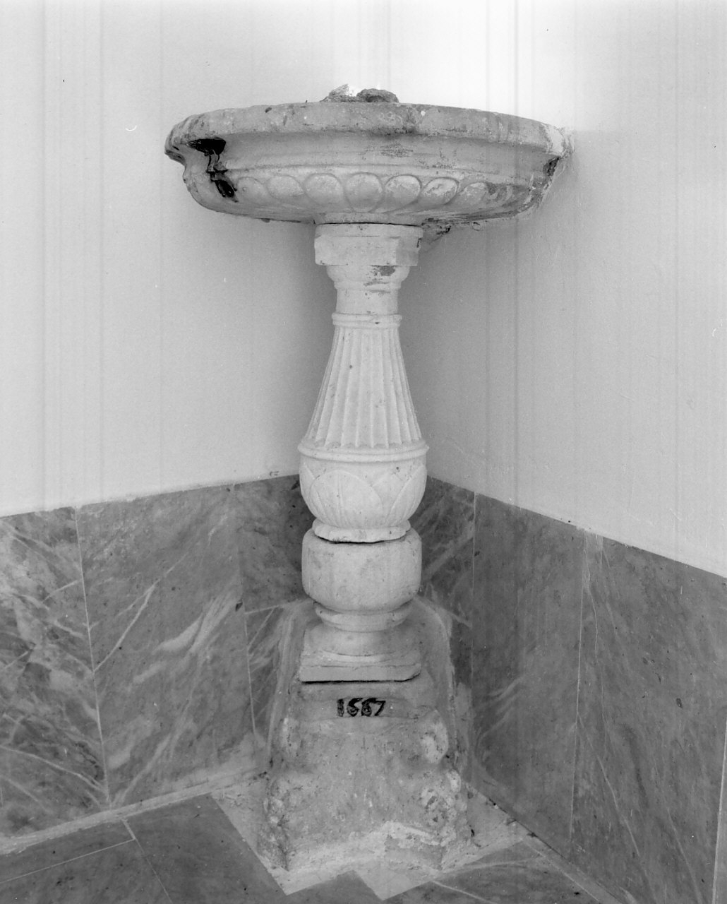 acquasantiera - a fusto - bottega calabrese (sec. XVII)