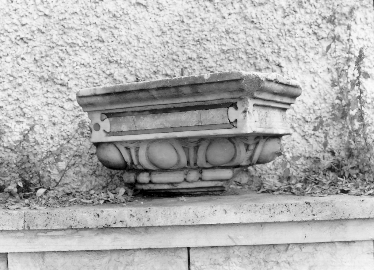 decorazione plastico-architettonica, frammento - bottega calabrese (sec. XVII, sec. XVIII)