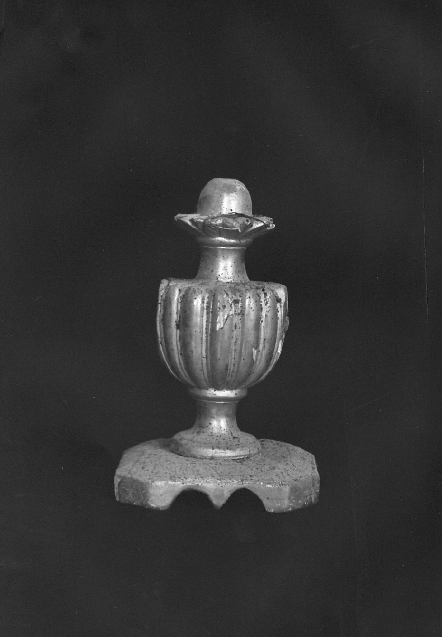 vaso d'altare con composizione floreale, opera isolata - bottega calabrese (sec. XIX)