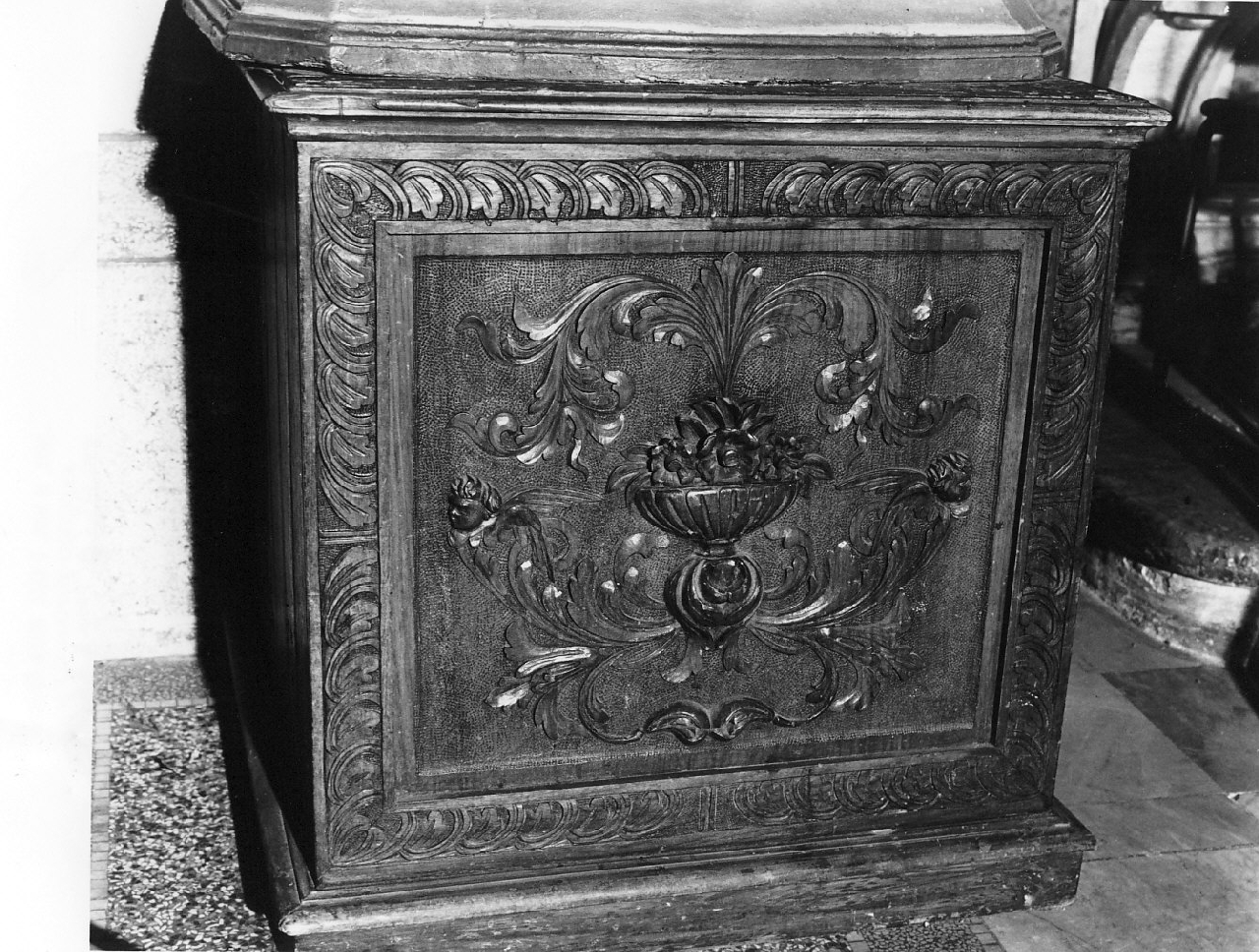 piedistallo di statua, serie - bottega calabrese (sec. XIX)