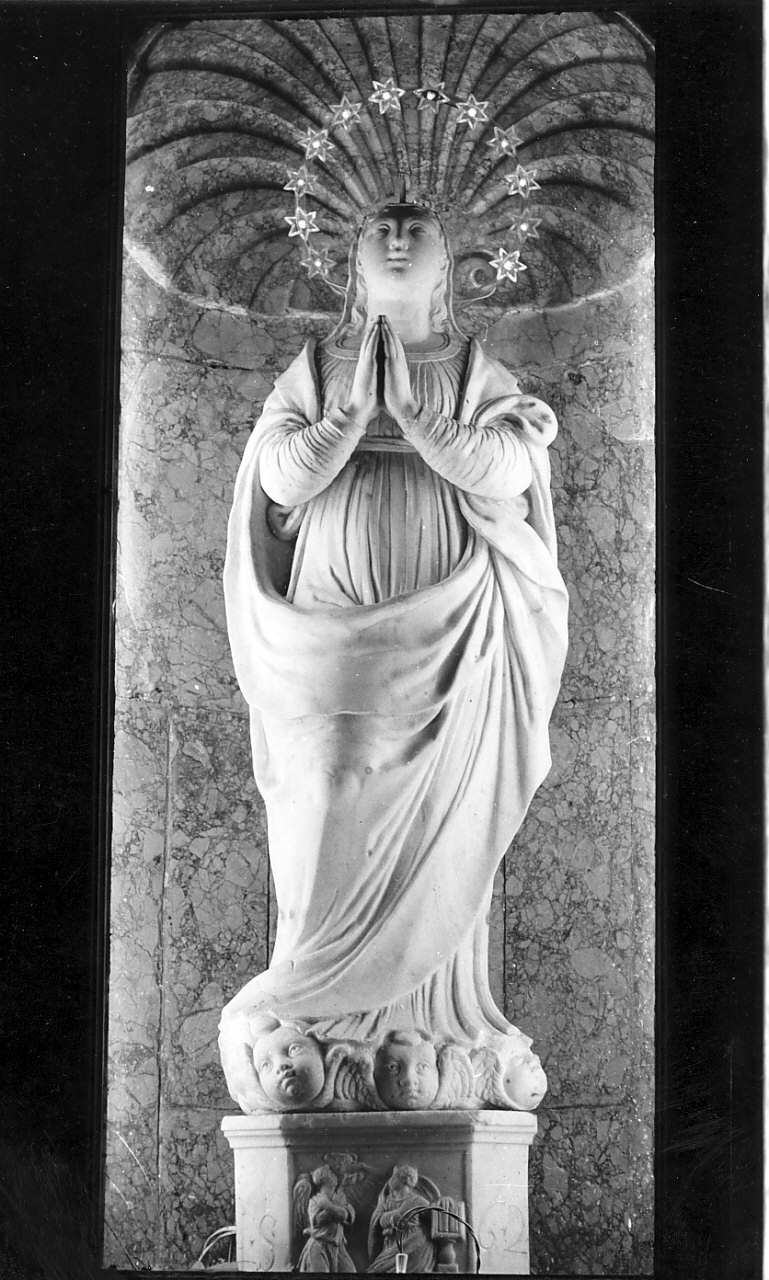 Madonna orante con Bambino (statua, opera isolata) di Bonanno Rinaldo (bottega) (sec. XVI)