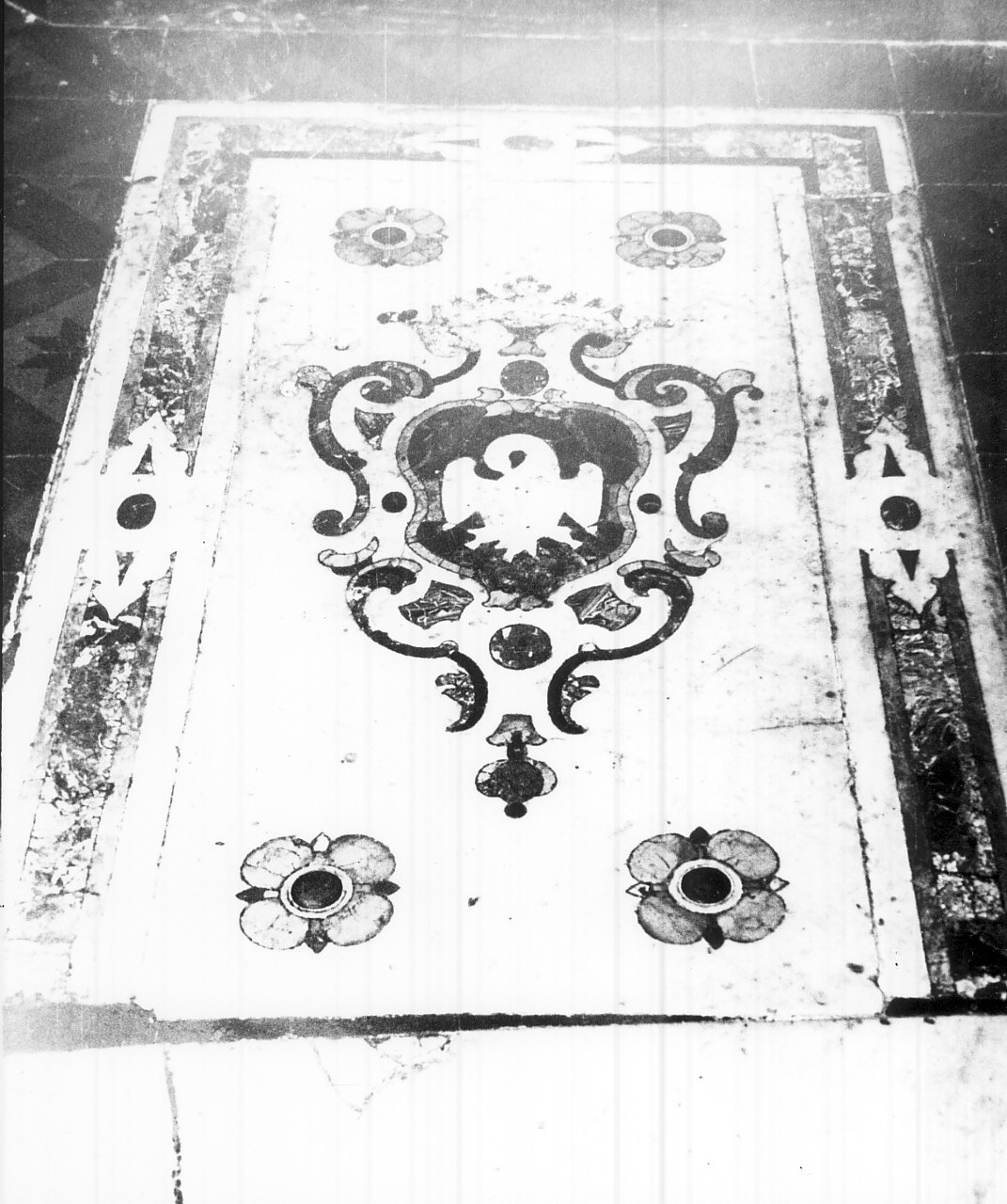 lapide tombale, opera isolata - bottega Italia meridionale (sec. XVIII)