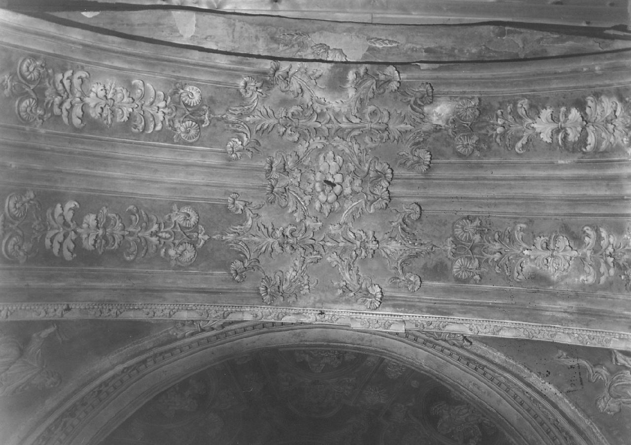 decorazione plastica, elemento d'insieme - bottega Italia meridionale (fine/inizio secc. XVIII/ XIX)