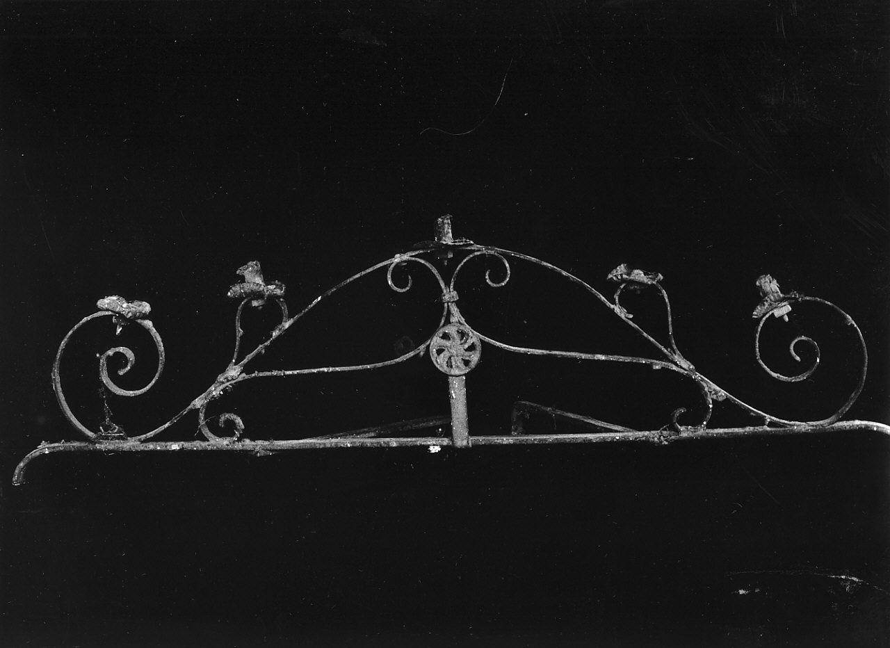 candeliere, opera isolata - bottega calabrese (fine/inizio secc. XIX/ XX)