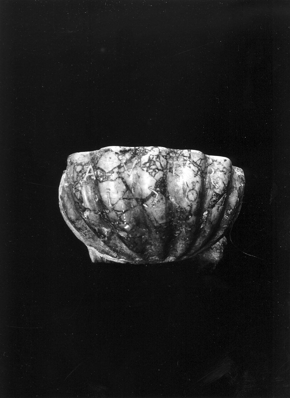 acquasantiera pensile, opera isolata - bottega calabrese (sec. XVIII)