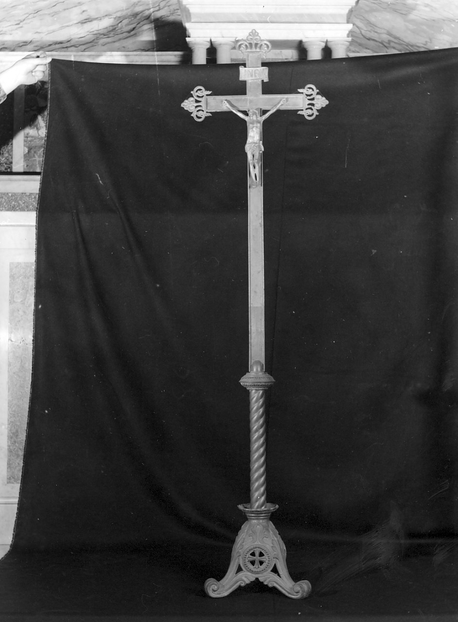 croce d'altare, opera isolata - bottega Italia meridionale (sec. XIX)