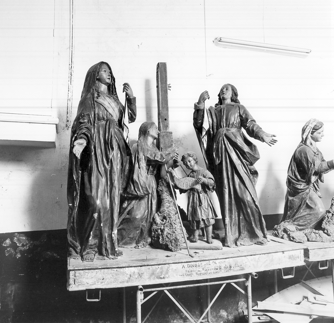 crocifissione (gruppo scultoreo processionale, opera isolata) di Prenestino Luigi (sec. XIX)