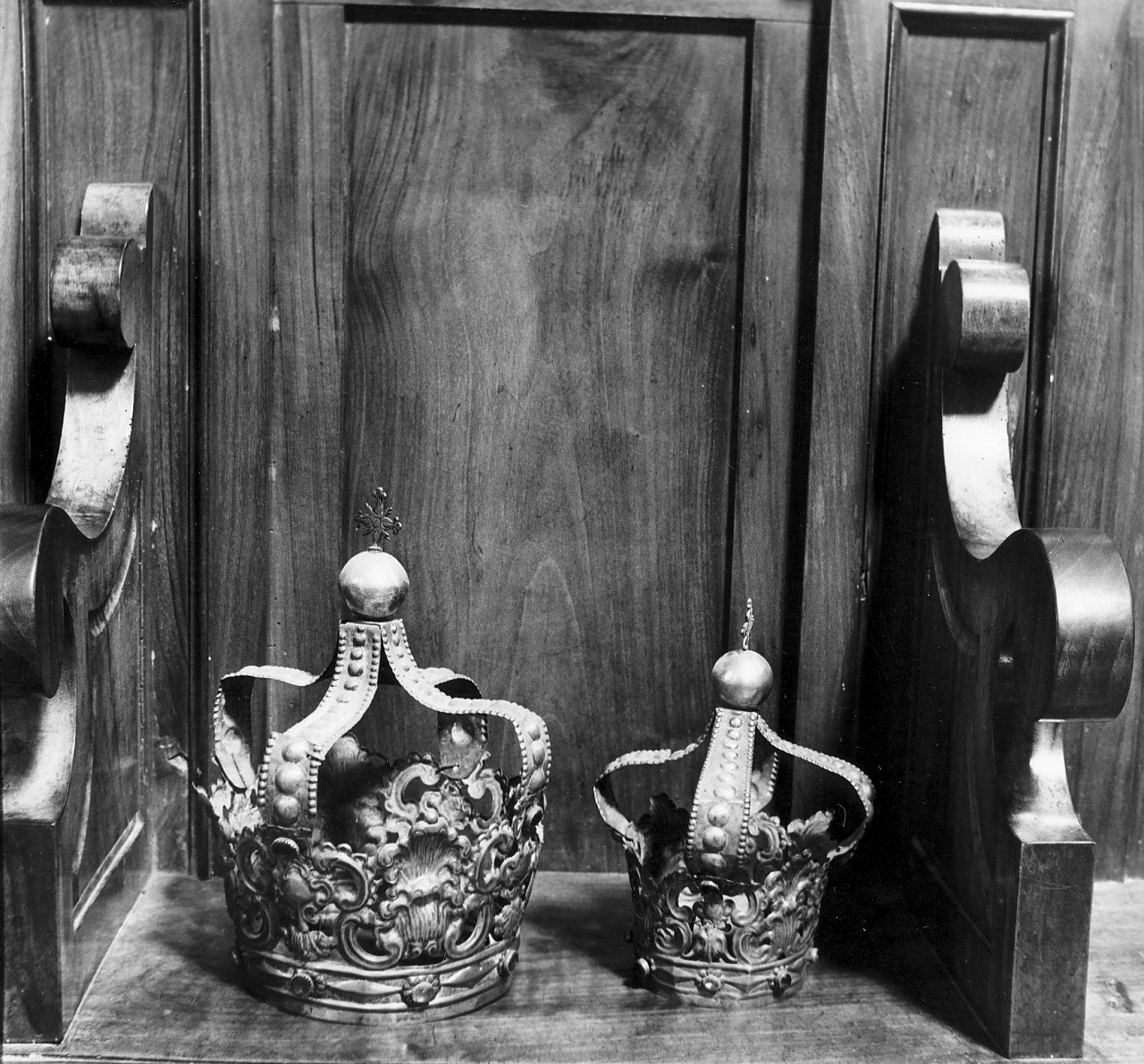 corona da statua, serie di Mistano Carlo (sec. XIX)