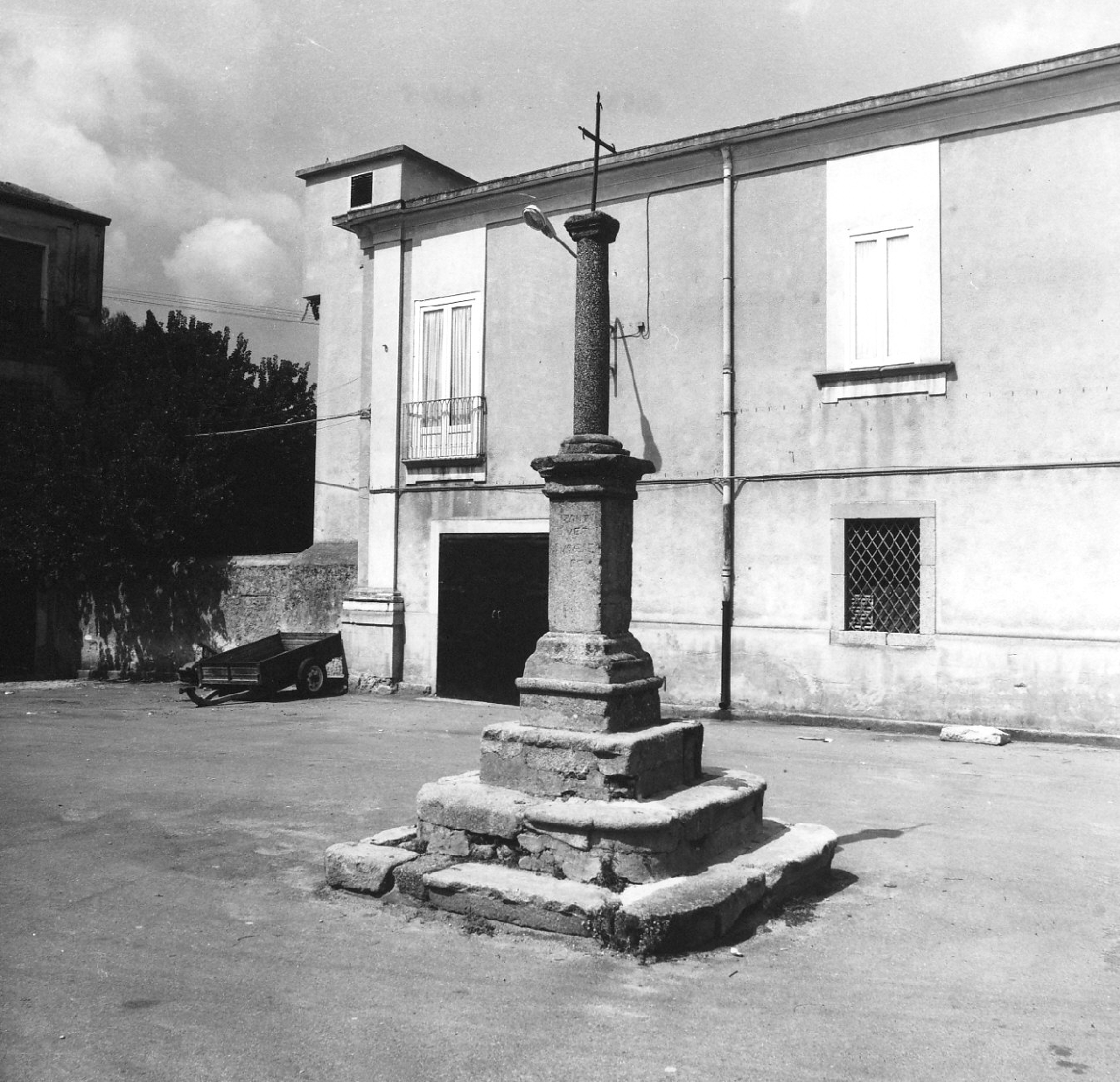 cippo, opera isolata - bottega calabrese (sec. XVIII)