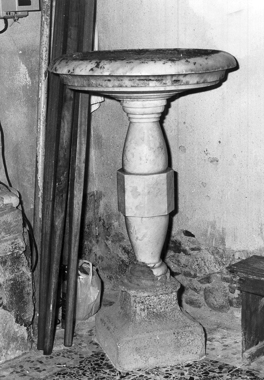 acquasantiera - a fusto - bottega Italia meridionale (sec. XVIII, sec. XIX)